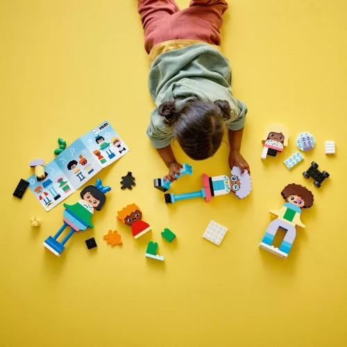 LEGO DUPLO Town 10423 Megépíthető figurák különféle érzelmekkel