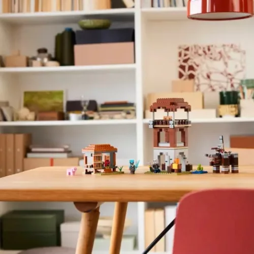 LEGO Minecraft 21278 A Fosztogató őrtorony és a Romboló