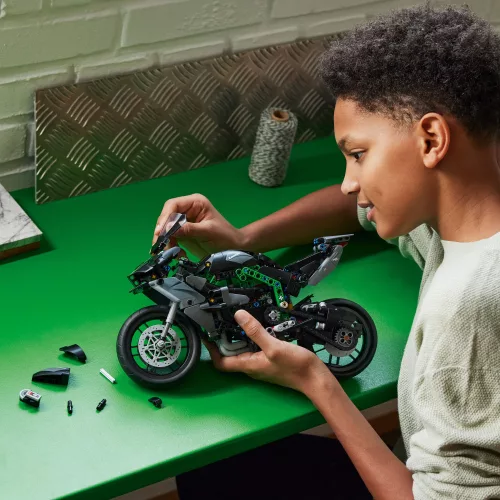 LEGO Technic 42170 Kawasaki Ninja H2R motorkerékpár
