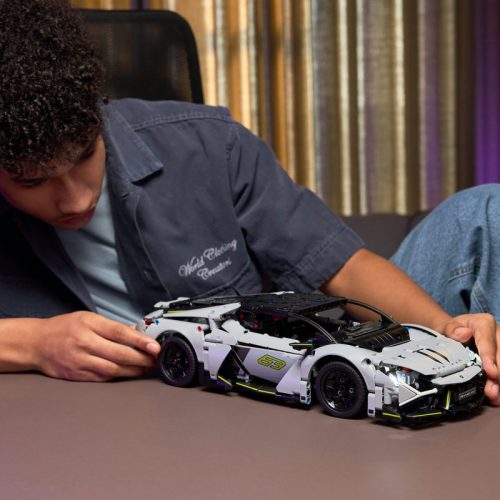 LEGO Technic 42214 Lamborghini Revuelto szuper sportautó