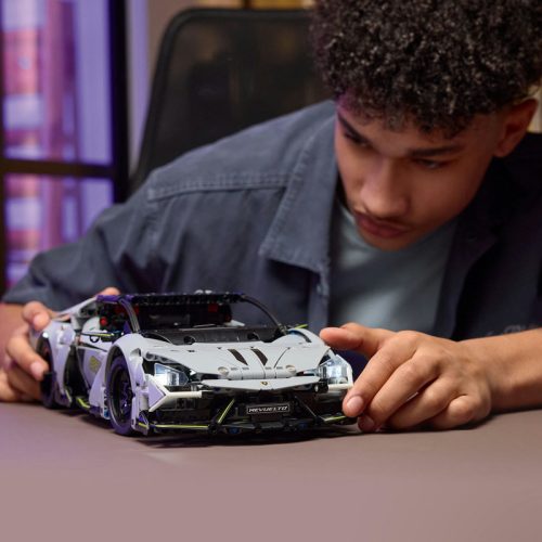 LEGO Technic 42214 Lamborghini Revuelto szuper sportautó