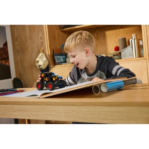 LEGO Technic 42219 Monster Jam Grave Digger tűz és jég