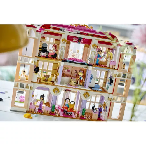 LEGO Friends 42704 Heartlake City Grand Hotel