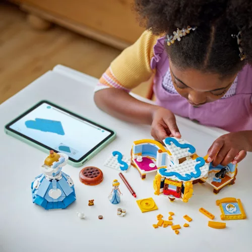 LEGO Disney Princess 43266 Hamupipőke ruhája