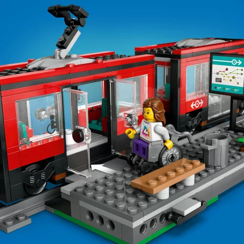 LEGO City 60423 Belvárosi villamos és megálló