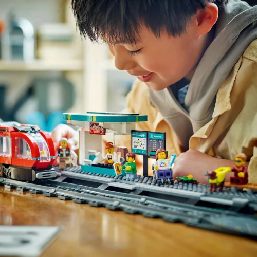 LEGO City 60423 Belvárosi villamos és megálló