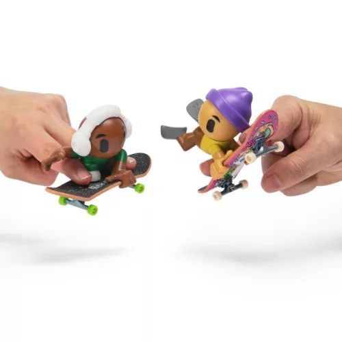 Tech Deck SK8 Crew Twin Shred Pack – lila sapkás és fehér fejhallgatós játékfigura ujjgördeszkával