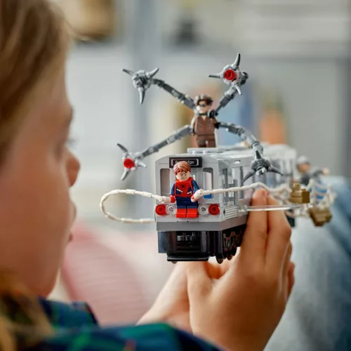 LEGO Super Heroes 76321 Pókember és Doc Ock csatája a metrókocsiban