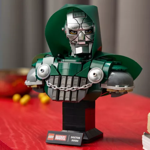 LEGO Marvel Super Heroes 76345 Doctor Doom mellszobor