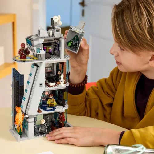 LEGO Marvel Super Heroes 76352 Bosszúállók: Doctor Doom ébredése – A Bosszúállók új tornya