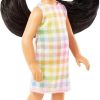 Barbie Chelsea Club - Kislány szivárványkockás ruhában