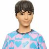 Barbie Fashionistas barátok - Fiú baba szivecskés Ken pulcsiban (219)