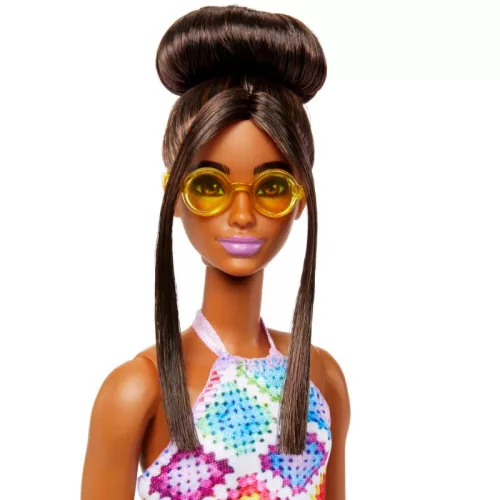 Barbie Fashionistas barátok játékbaba – Barna hajú baba rombusz mintás ruhában