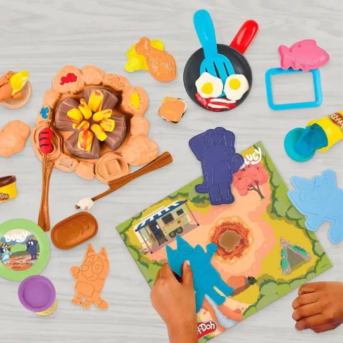 Play-Doh Bluey kempingezni megy játékkészlet