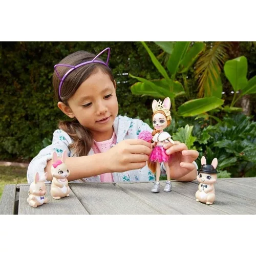 EnchanTimals Royal játékszett – Brystal Bunny család babákkal és állatka családdal