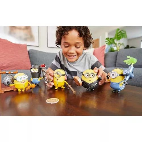 Minyonok 2 bajkeverő karakterek – Stuart nunchaku lóbálós figura