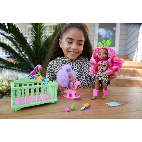 Cave Club – Bébiszitter játékszett Fernessa babával