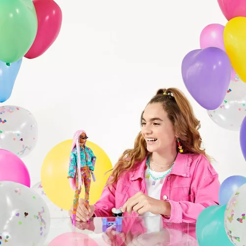 Barbie Extravagáns baba kisegérrel - Nyomott virágmintás dzsekivel