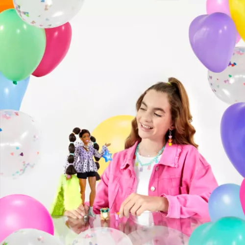 Barbie Extravagáns baba kutyával – Csillagos felsőben fodros ujjakkal