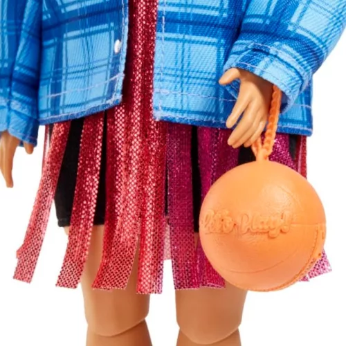 Barbie Extravagáns baba csivavával – Kockás kék kabátban