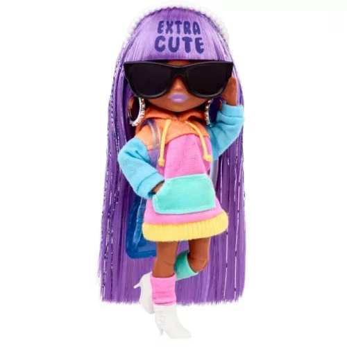 Barbie Extra Minis mini baba színes pulcsiban