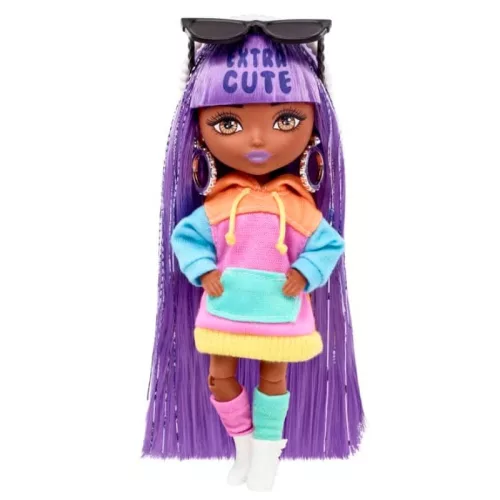 Barbie Extra Minis mini baba színes pulcsiban