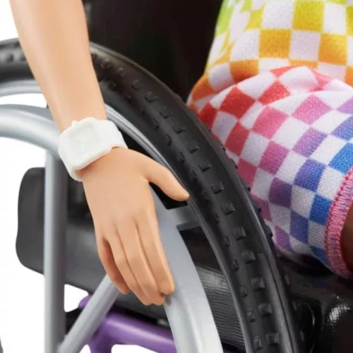 Barbie Fashionistas kerekesszékes játékbaba 2023