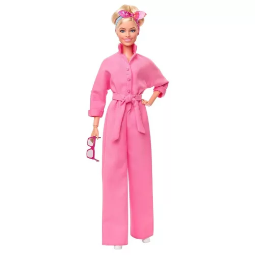 Barbie The Movie játékbaba – Barbie rózsaszín nadrágkosztümben