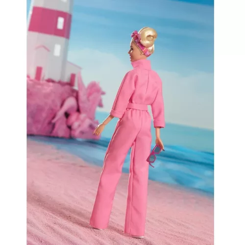 Barbie The Movie játékbaba – Barbie rózsaszín nadrágkosztümben