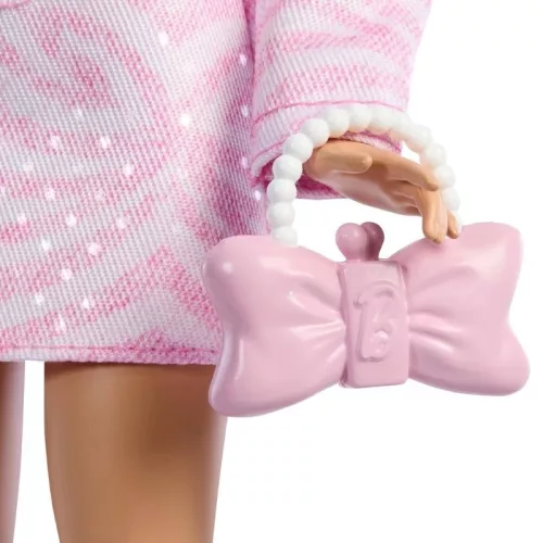 Barbie Deluxe Style baba – rózsaszín csíkos szettben – Barbie