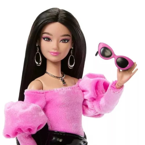 Barbie Deluxe Style baba fekete miniszoknyában