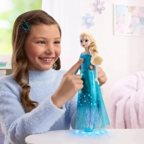 Disney Jégvarázs – Fényeskedő énekelő baba – Elza