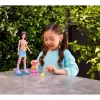 Barbie kutyasétáltató görkoris szett – barna hajú babával